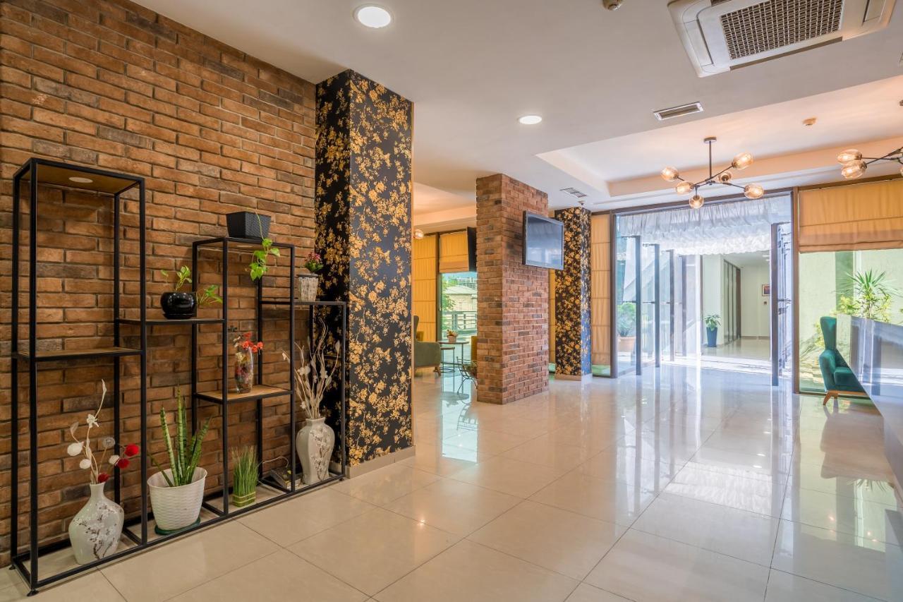 Capitol Hotel By Umbrella Tbilisi Ngoại thất bức ảnh