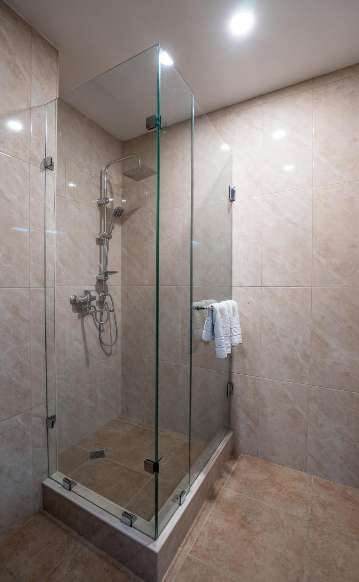Capitol Hotel By Umbrella Tbilisi Ngoại thất bức ảnh