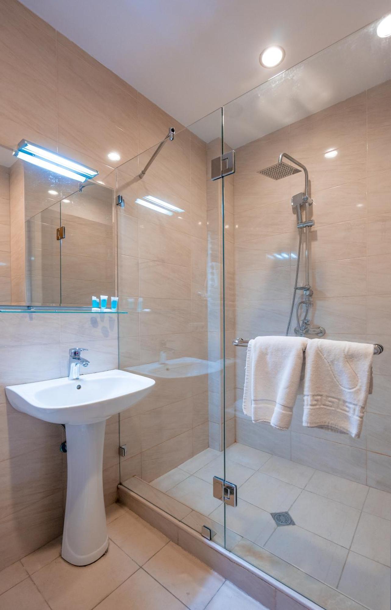 Capitol Hotel By Umbrella Tbilisi Ngoại thất bức ảnh